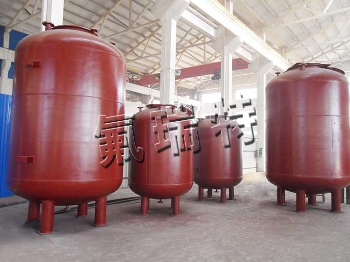 鋼襯塑儲罐、反應(yīng)釜